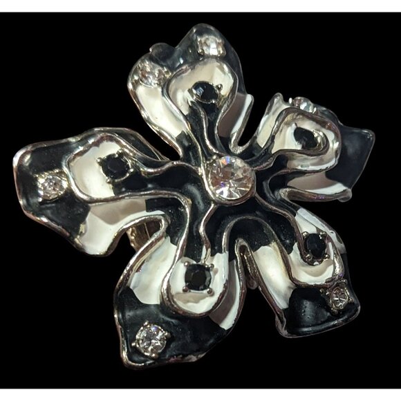 Chunky Floral Black And White Stretch Statement Ring Size 6 1/2 - Picture 1 of 16